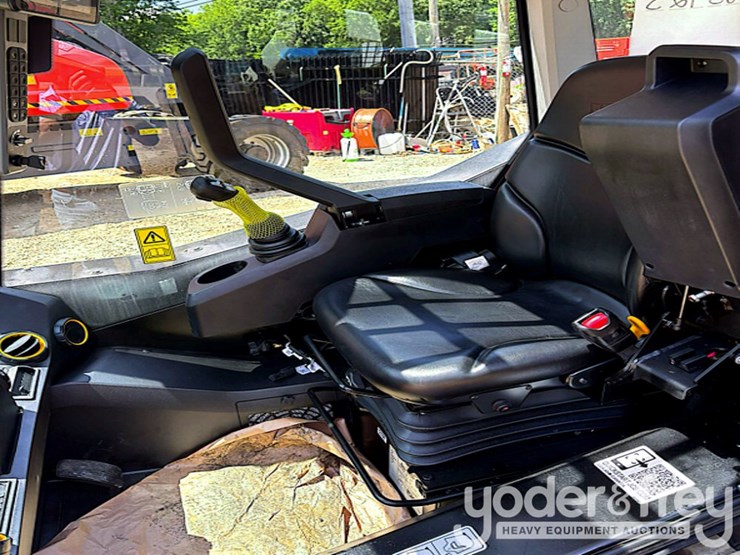 2026-jcb-215t-image-6