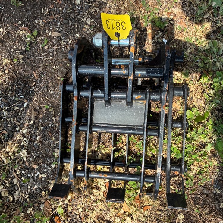 #3813 • Mini excavator grapple
