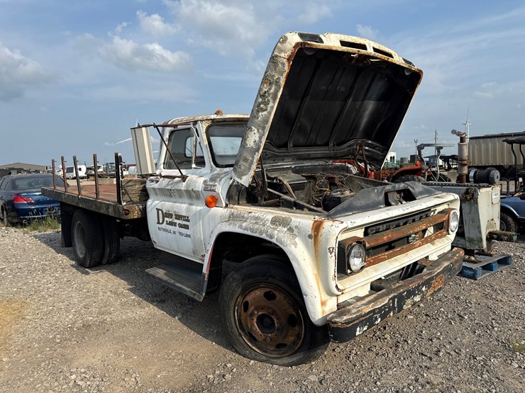 1965-chevrolet-50-image-2