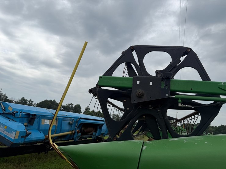2015-john-deere-630d-image-30