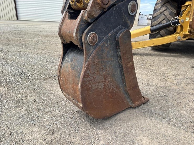 2022-caterpillar-430-image-16