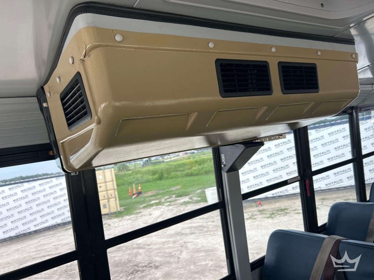 2016-freightliner-b2-image-15