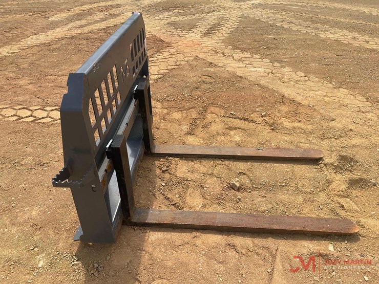 m5-48"-forks-skid-steer-attachment-image-2