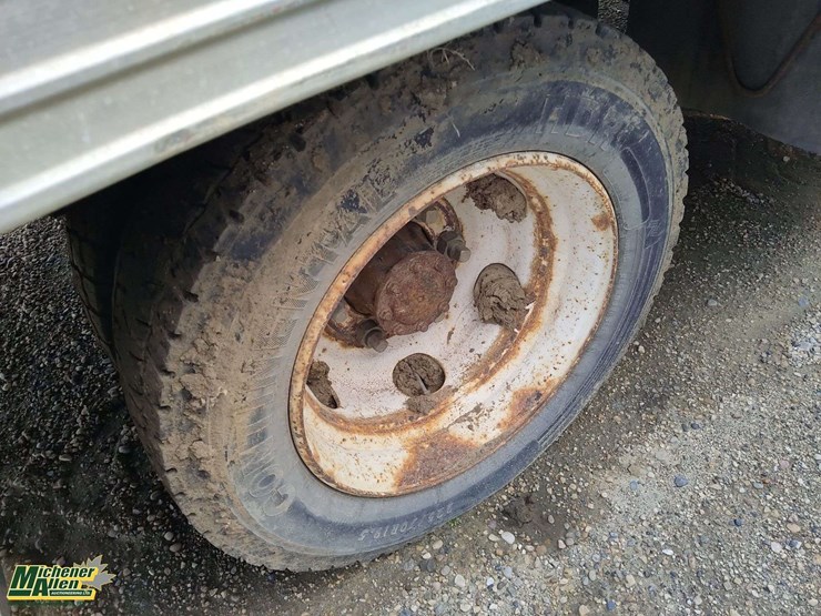 2002-gmc-w5500-image-26