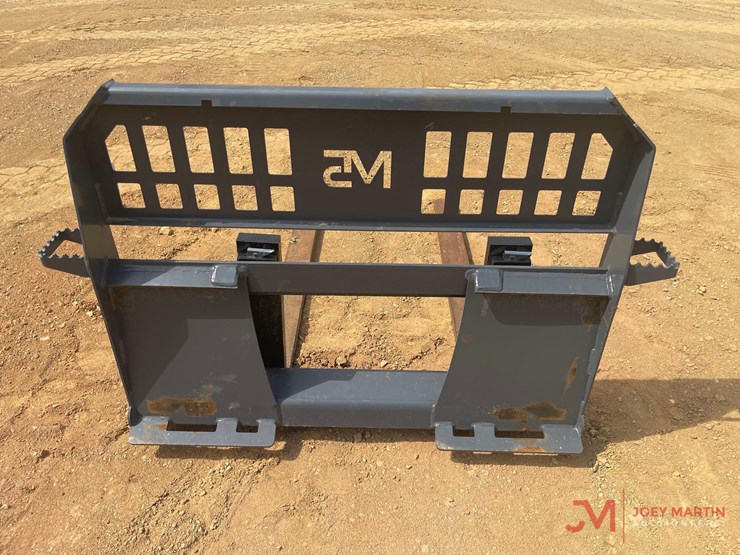 m5-48"-forks-skid-steer-attachment-image-3