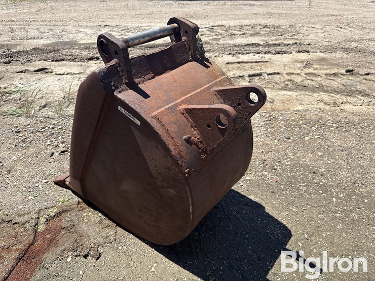 backhoe-bucket-image-7