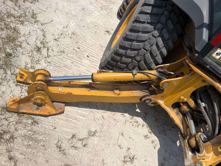2017-deere-310l-image-23
