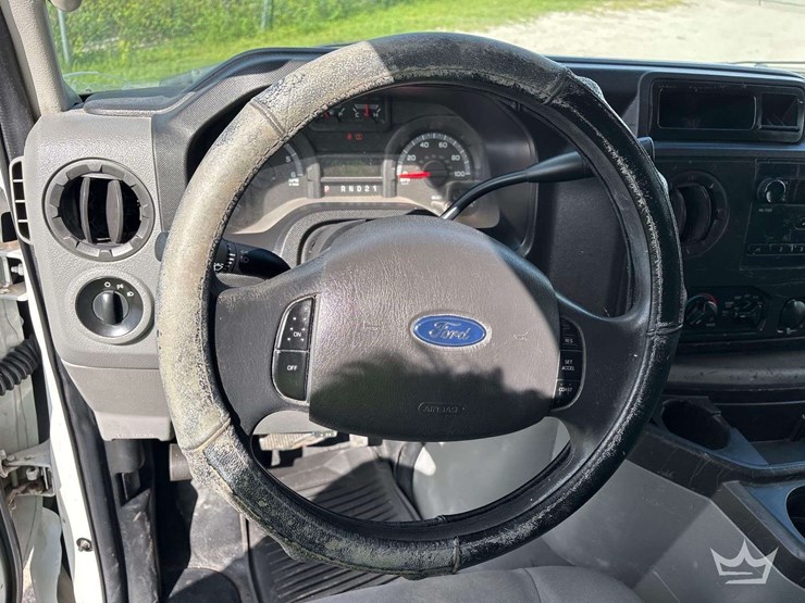2014-ford-cargo-image-13