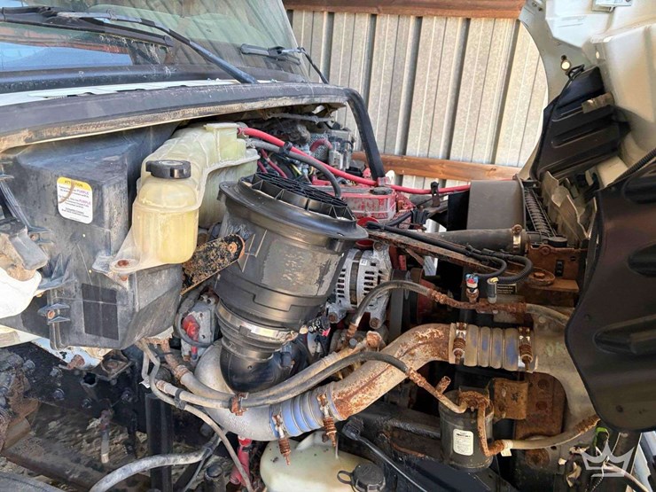 2014-freightliner-m2-106-image-7