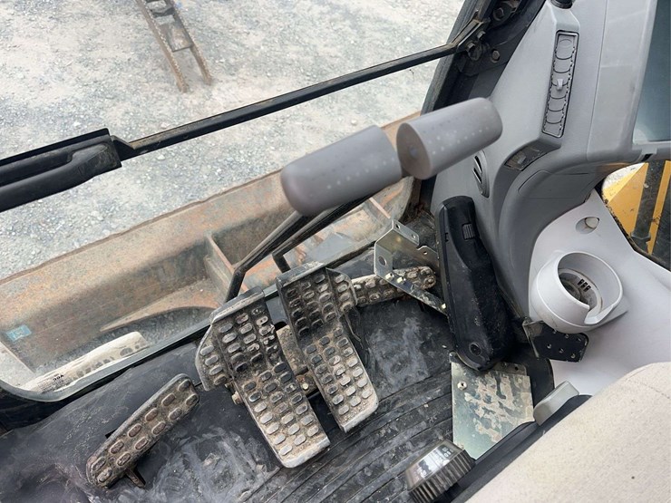 2021-deere-75g-image-28