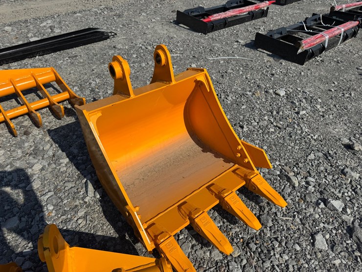 caterpillar-24-image-4