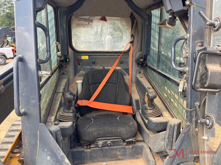 2020-deere-331g-image-14