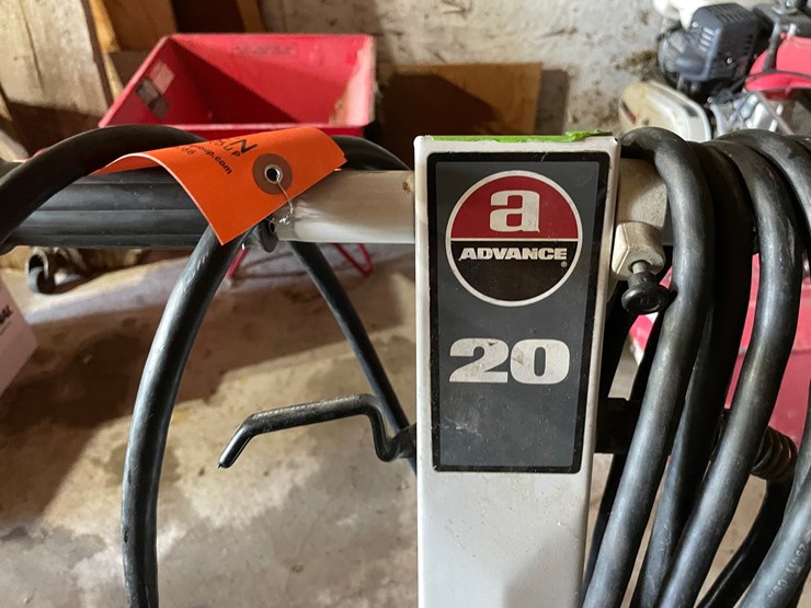 #6171-•-advance-floor-polisher-image-8