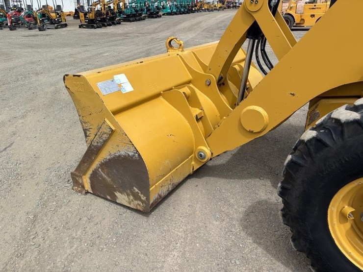 2022-caterpillar-430-image-9