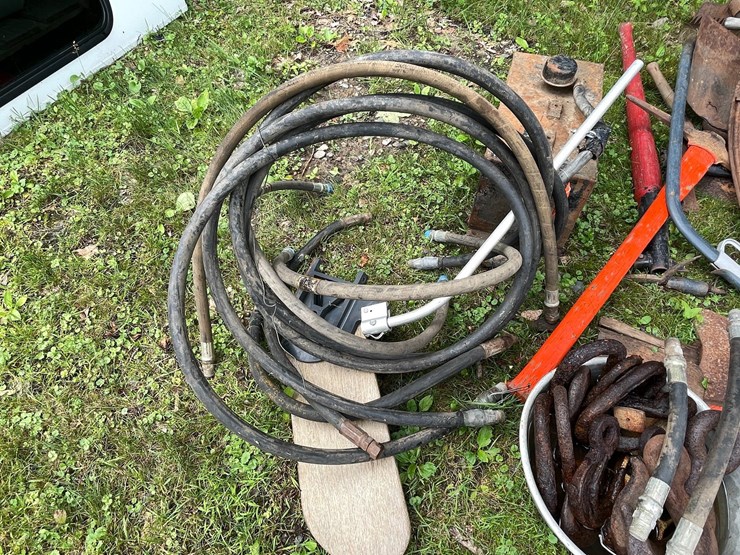 #6109-•-hydraulic-hoses,-stainless-steel-bowls,-hub-caps-&-pick-axe-image-4