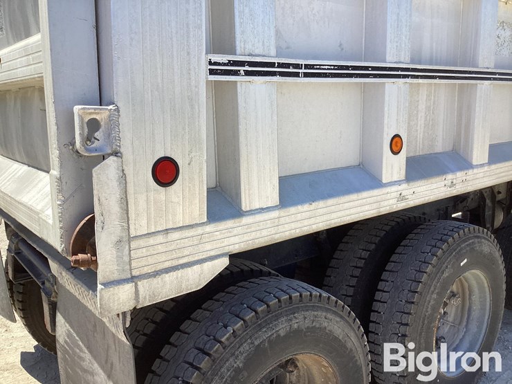 1992-mack-rd690s-image-16