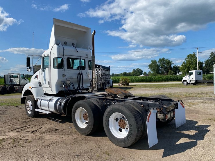 2018-kenworth-t440-image-6