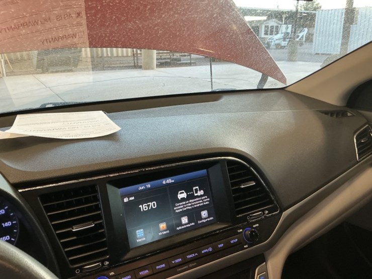 2017-hyundai-elantra-sdn-image-18