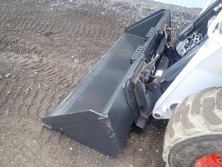 bobcat-74"-standard-duty-skid-steer-bucket-image-4