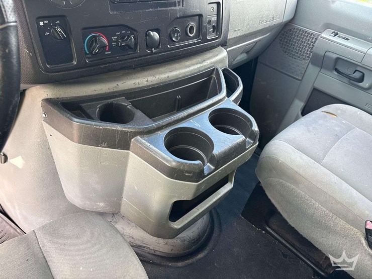 2014-ford-cargo-image-16