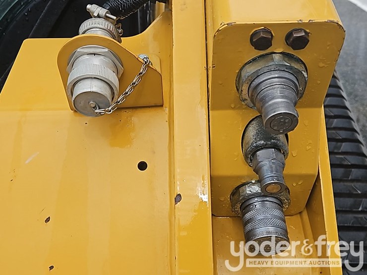 2023-caterpillar-279d3-image-22