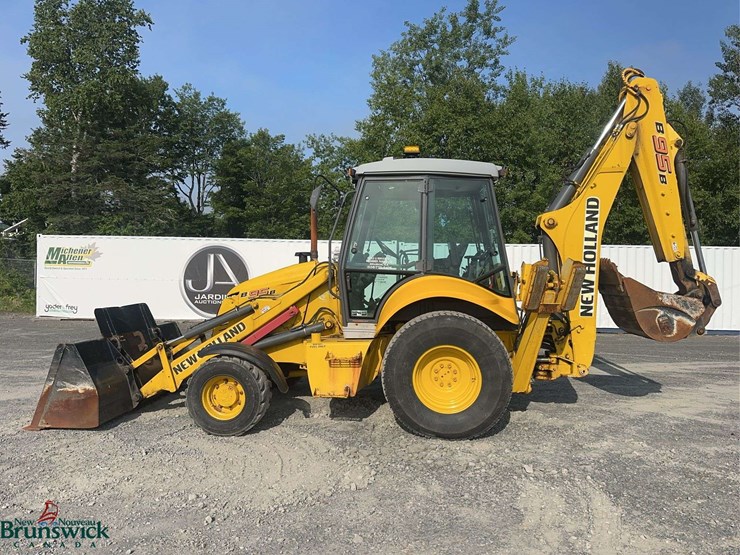 new-holland-b95b-image-8