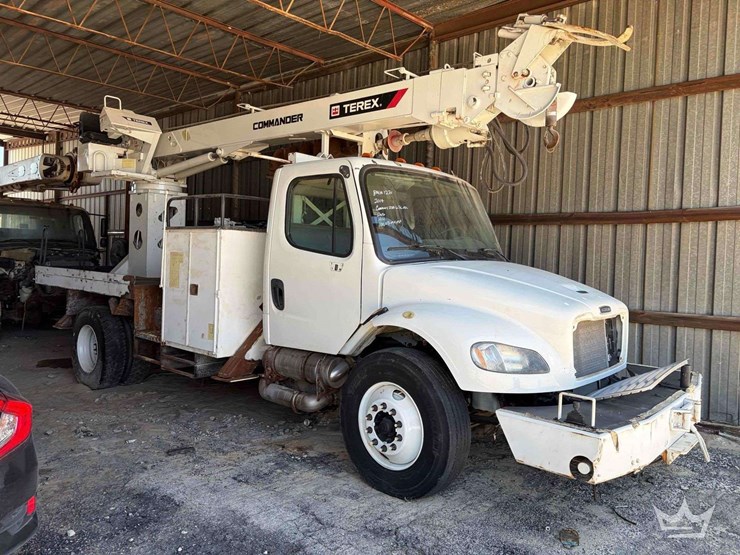 2014-freightliner-m2-106-image-4