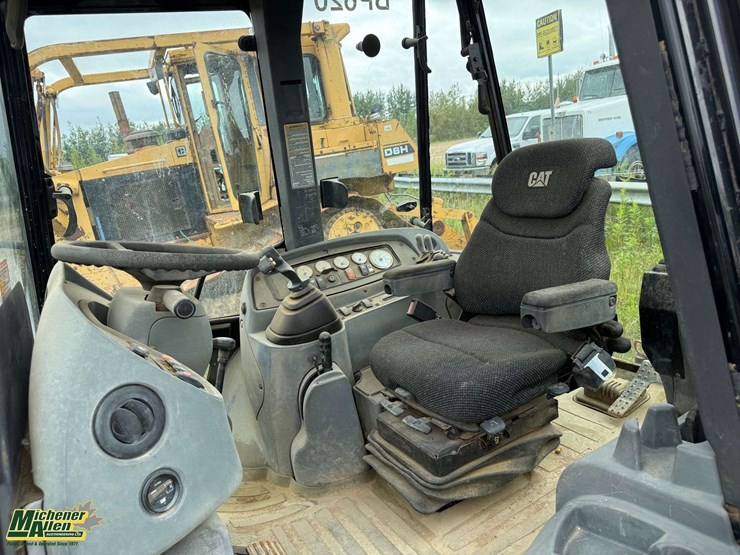 caterpillar-420d-image-28