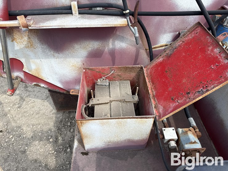 1998-broce-611-windrow-machine-image-15