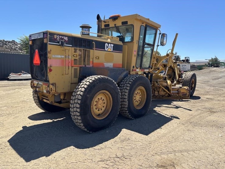2005-caterpillar-143h-image-3