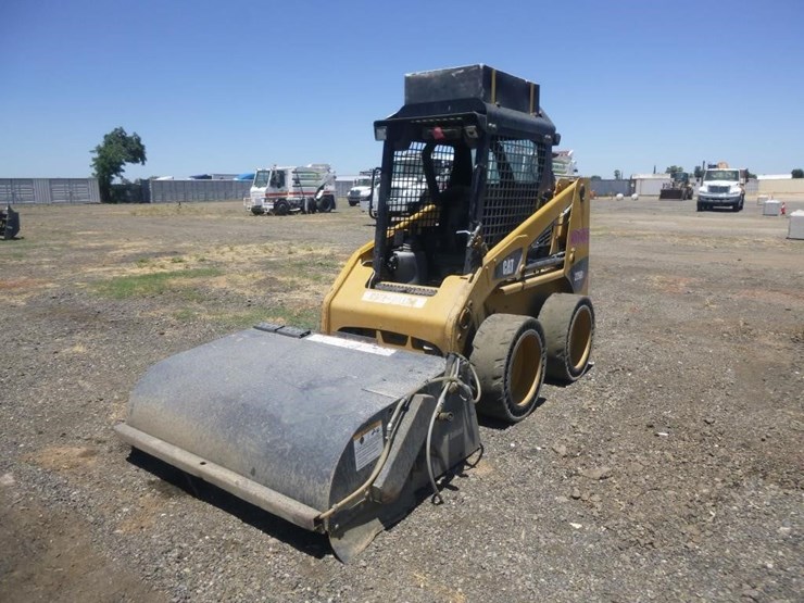 2012-caterpillar-226b3-image-2