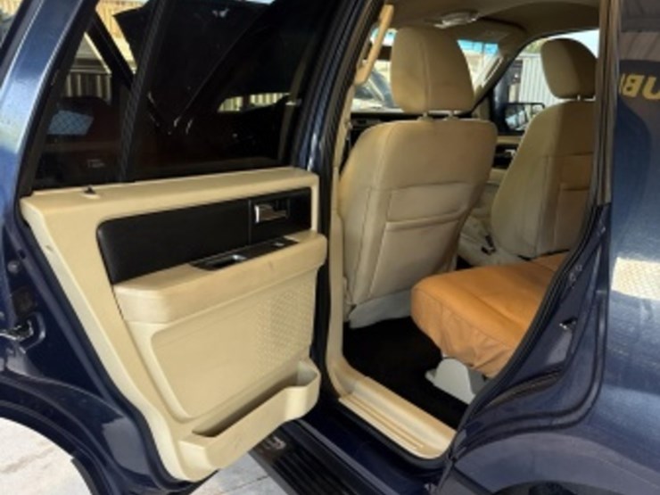 2015-ford-expedition-image-25