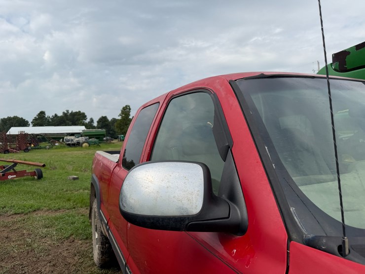2002-chevrolet-silverado-2500hd-image-30