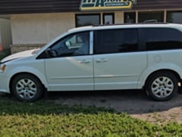2013-dodge-grand-caravan-sxt-image-5