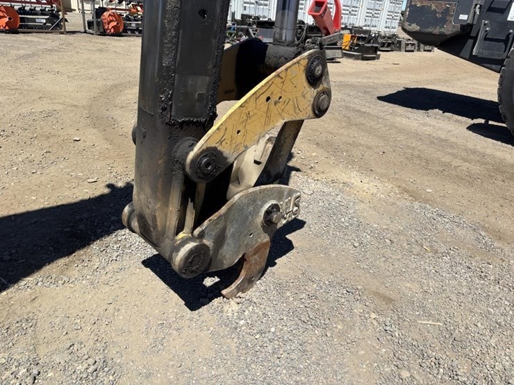 caterpillar-420d-image-16