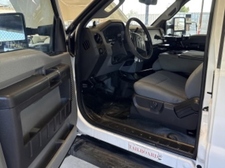 2015-ford-f550-image-31