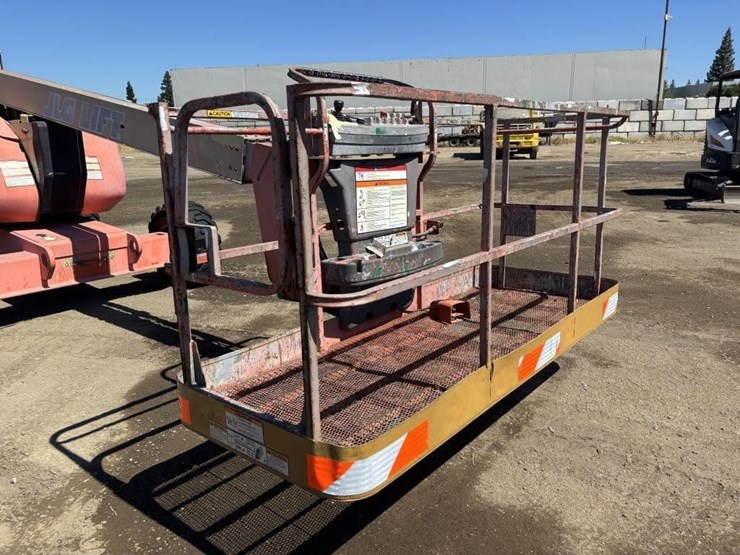 2003-jlg-600a-image-12