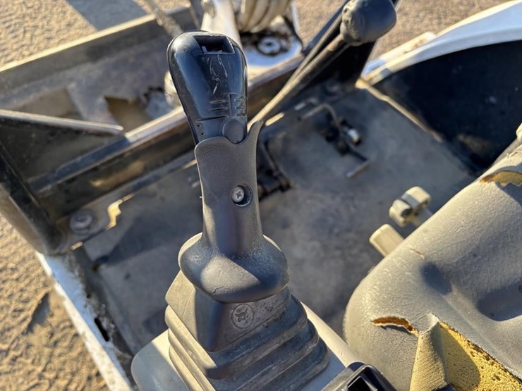 2004-bobcat-331g-image-28