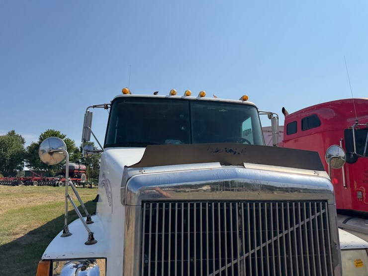 #52620-•-1990-whitegmc-wia-areo-series-sleeper-t/a-truck-tractor-4v1wdbjf3ln629984-inv#52620-image-41