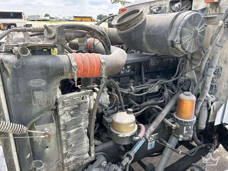 2006-peterbilt-385-image-8