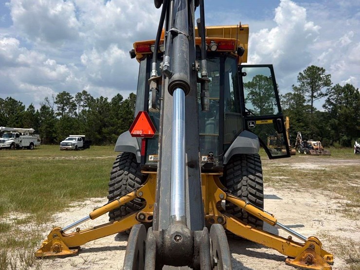 2017-deere-310l-image-27