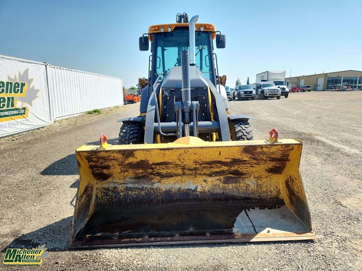 deere-410l-image-14