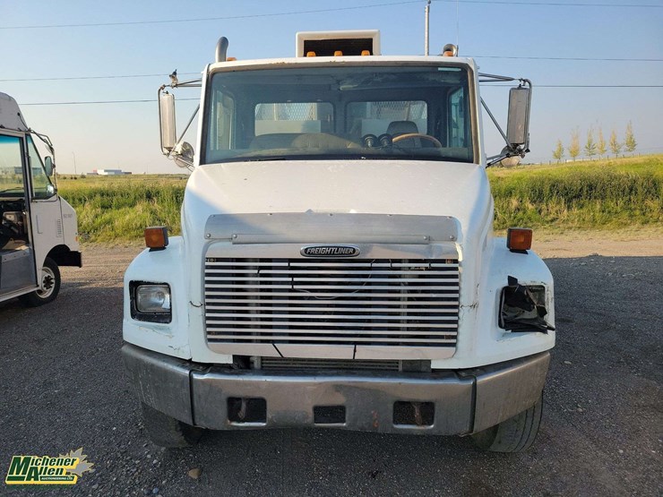 2000-freightliner-fl80-image-3