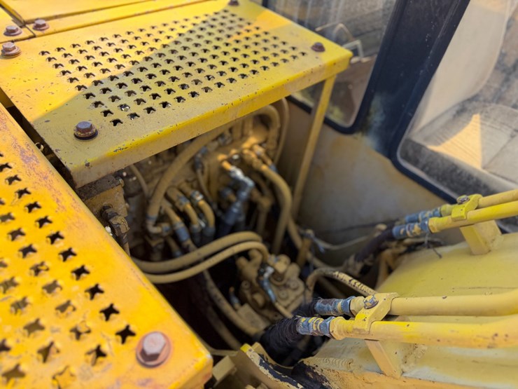 caterpillar-307-image-63