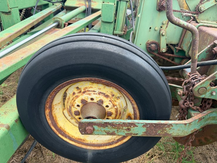 john-deere-530-image-40