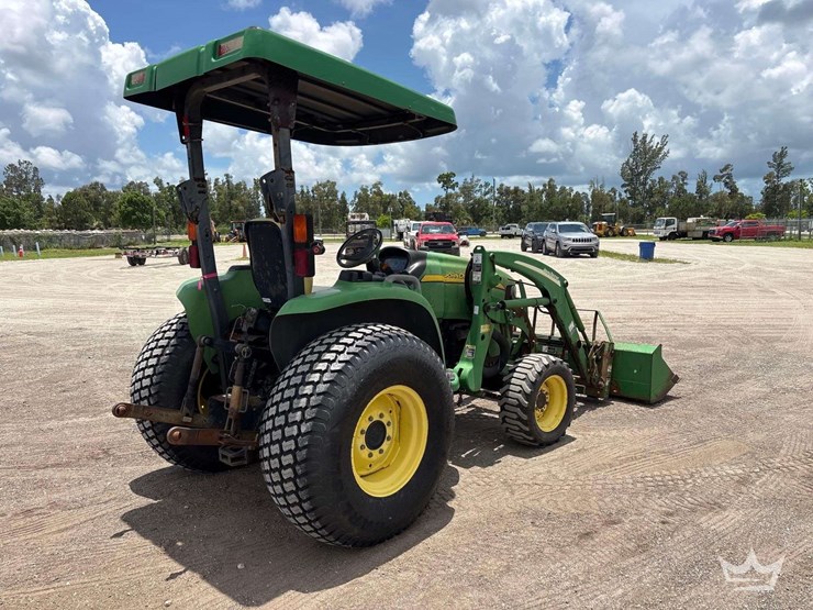 john-deere-utility-loader-tractor-image-3