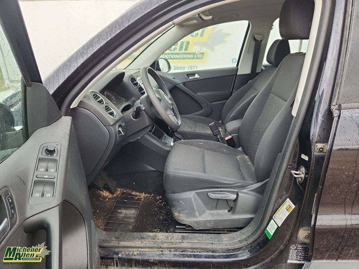 2012-volkswagen-tiguan-image-8