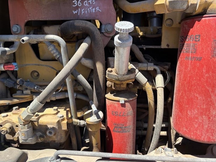2005-caterpillar-143h-image-57