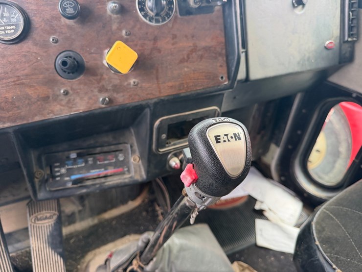 1989-peterbilt-379-image-75