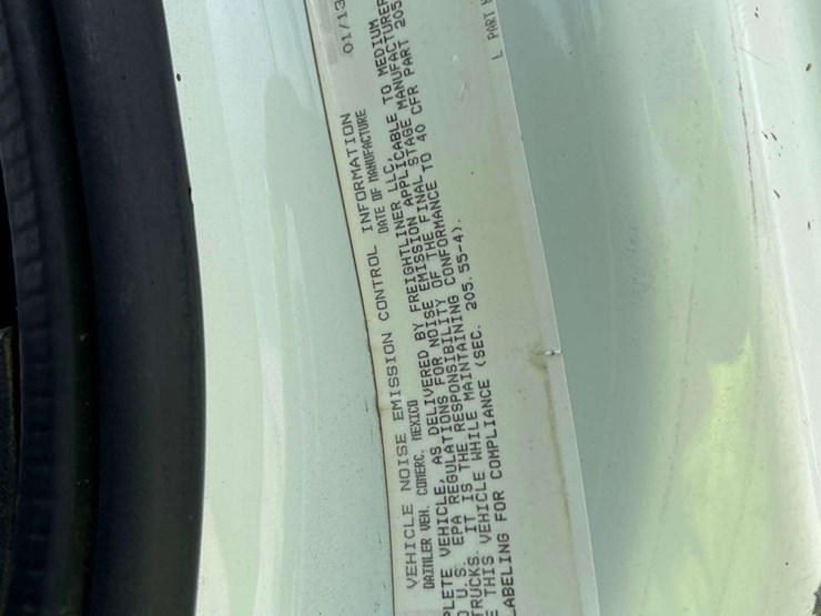 2013-freightliner-m2-106-image-10